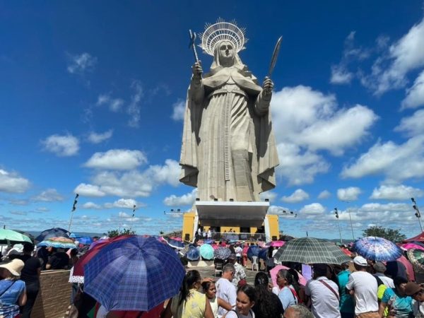 Fiéis celebram o Dia de Santa Rita de Cássia no interior do RN — Foto: Hugo Andrade/Inter TV Cabugi
