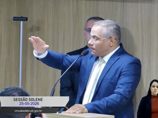 Evilásio durante juramento na Câmara de Cabedelo. — Foto: Reprodução/TV Câmara de Cabedelo