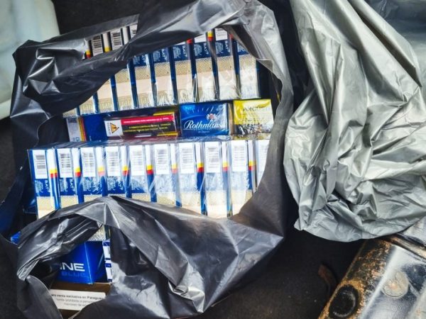 Ação contra contrabando de cigarros apreende 52 mil maços e cinco veículos em Natal — Foto: Polícia Federal/Divulgação