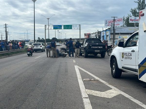 Acidente aconteceu na BR-101 em Parnamirim — Foto: Sammara Bezerra/Inter TV Cabugi