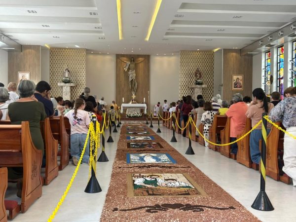 whatsapp-image-2026-06-04-at-08.22.09-2- Corpus Christi: Tapete no Sagrado Coração de Jesus, em Lagoa Nova, em Natal — Foto: Stephany Souza/Inter TV Cabugi