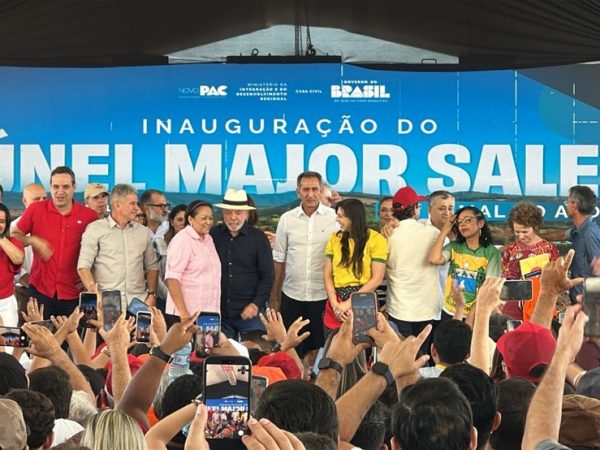Lula visita túnel que leva águas do Rio São Francisco ao Oeste do Rio Grande do Norte — Foto: Iara Nóbrega/Inter TV Costa Branca