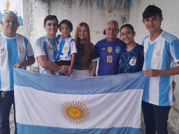 whatsapp-image-2026-07-03-at-08.18.53-1- Família em São Gonçalo do Amarante, na Grande Natal, herda amor do pai pela Argentina — Foto: Thiago César/Inter TV Cabugi
