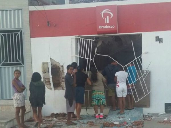 Agência bancária ficou destruída com a explosão (Foto: Cedida/Joabson Silva)