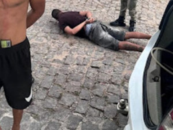 De acordo com a Polícia Militar, um desconhecido flagrou a ação e atirou contra o indivíduo que foi ferido no rosto. — Foto: Reprodução
