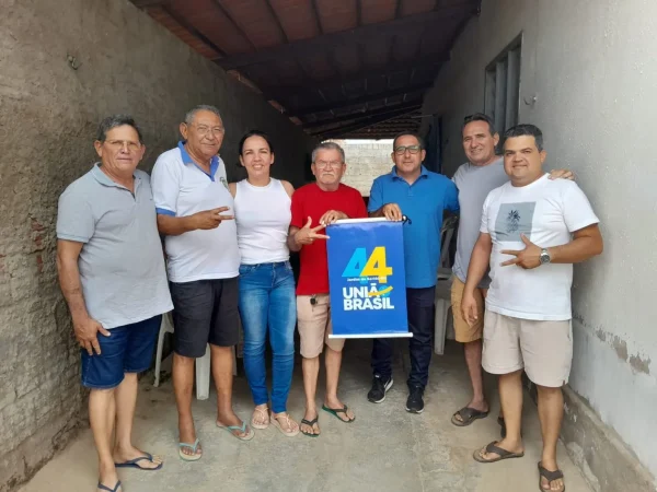 Membros da direção do União Brasil de Jardim do Seridó ao lado da prefeita Silvana de Lalá e do vereador Cássio de Zequinha. — Foto: Divulgação