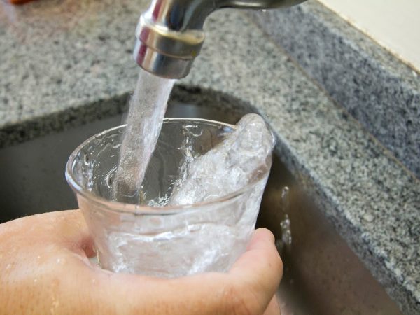 A recorrente falta de abastecimento de água e as consequências da seca preocupam os parlamentares (Foto: © Reprodução/Internet)