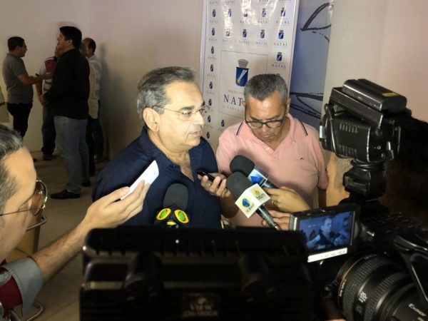 Álvaro Dias começou a sua vida publica ao lado do líder político seridoense Manoel Torres (Foto: Divulgação/Assessoria)